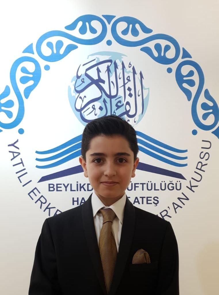 GELECEĞİMİZ YETİŞİYOR Öğrencilerimizden İbrahim ÖZYÜREK Hafız Oldu.
