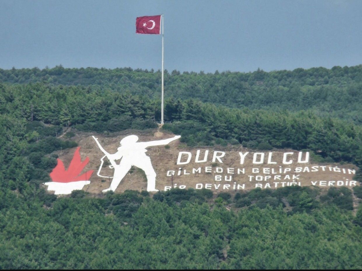 ÇANAKKALE DESTANINI TARİHE ALTIN HARFLERLE KAZIYAN TÜM ŞEHİTLERİMİZİ RAHMET VE MİNNETLE ANIYORUZ.